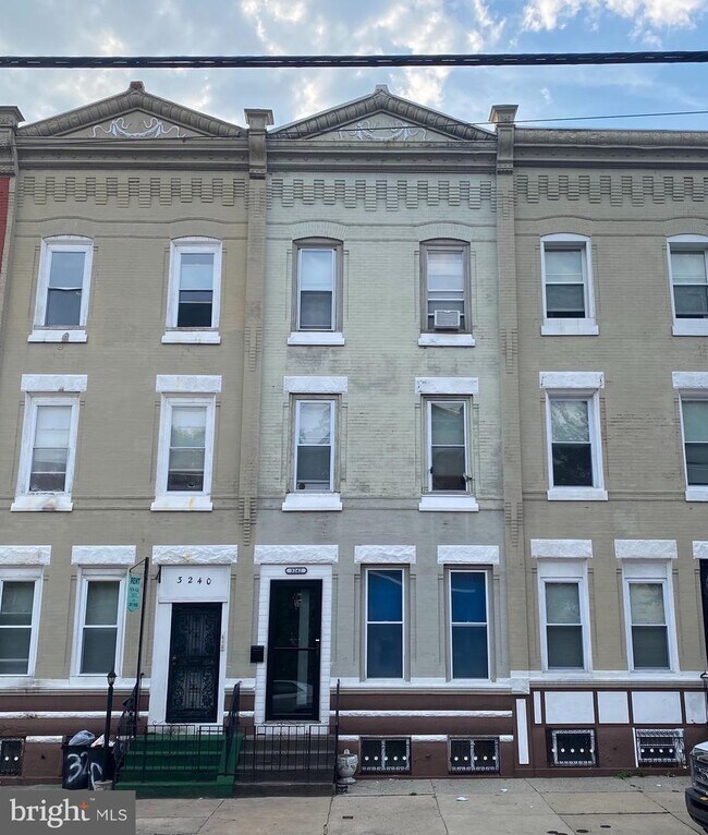 Building Photo - 3242 N 15th St