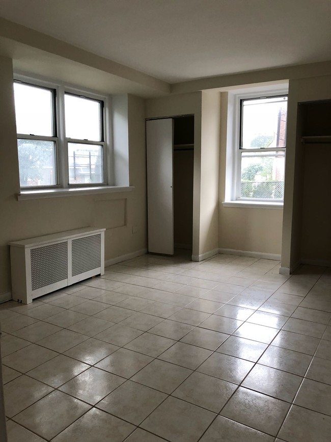 Building Photo - 2030 Merle Pl