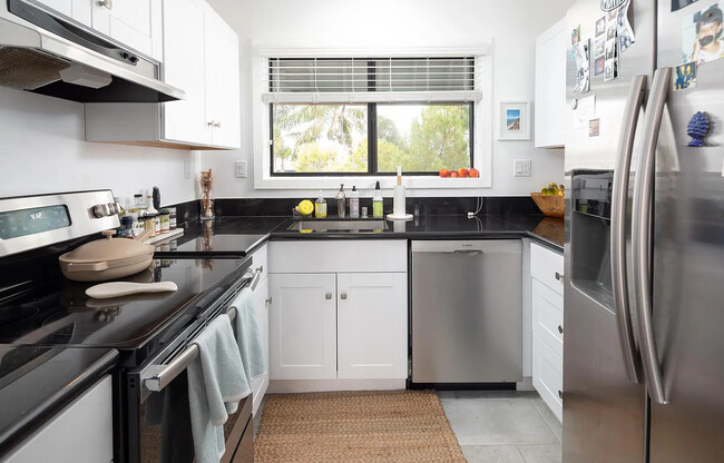Kitchen - 2807 Highland Ave