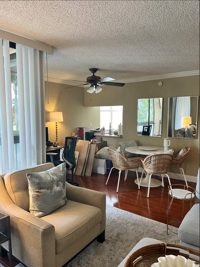 Building Photo - 2455 Lindell Blvd