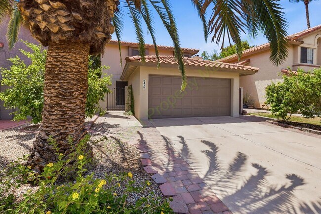 Foto del edificio - Remodeled Alta Mesa Golf Course Home with Private Balcony and Putting Green