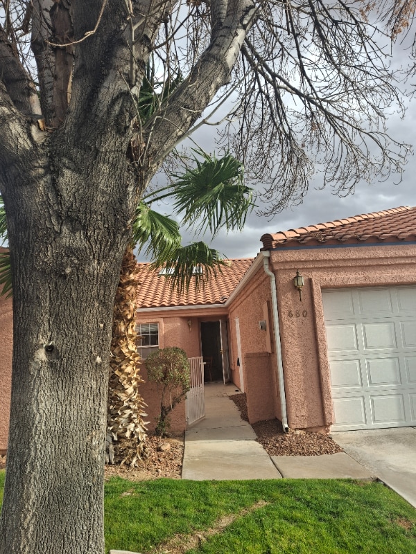 Building Photo - 680 Peartree Ln