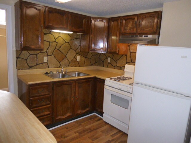 Kitchen - 233 S 4th St