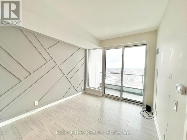 Photo du bâtiment - 898 Portage Pkwy