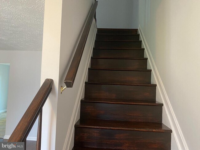 Foto del edificio - 4287 Drake Ct