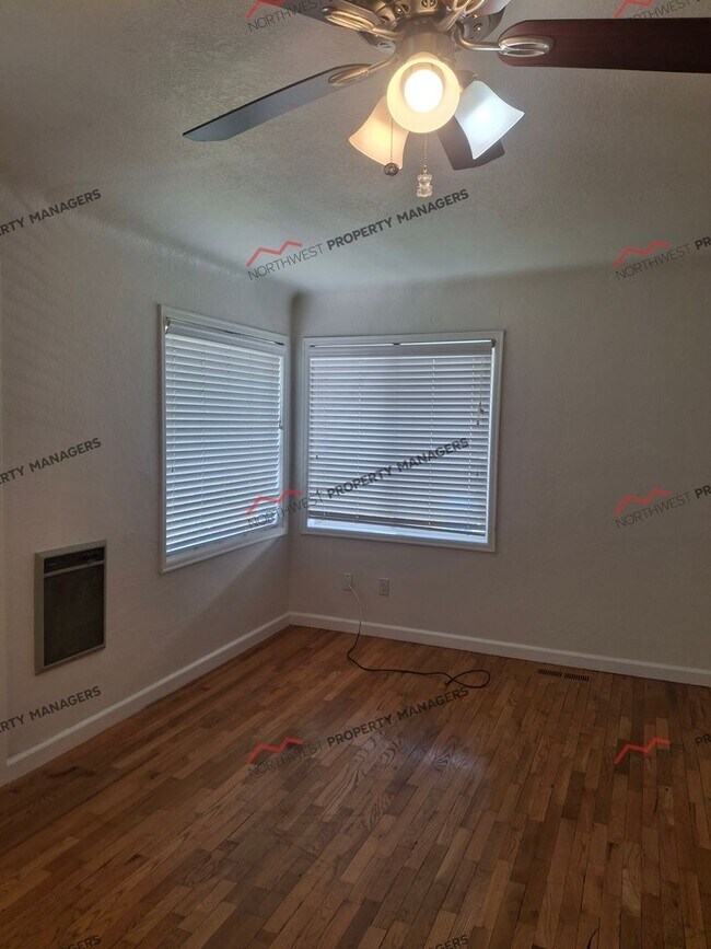 Foto del edificio - STATUS: AVAILABLE  | R286 | $1495