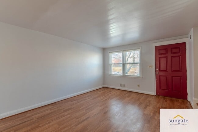 Building Photo - 751 Yale Ave