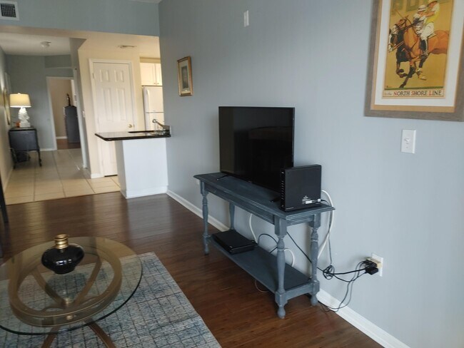 Foto del edificio - 2100 Greenview Shores Blvd