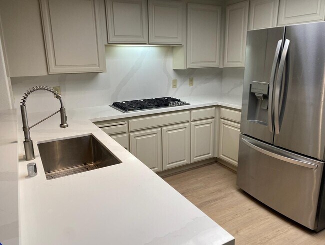 Foto del edificio - 27 Tulip Ln