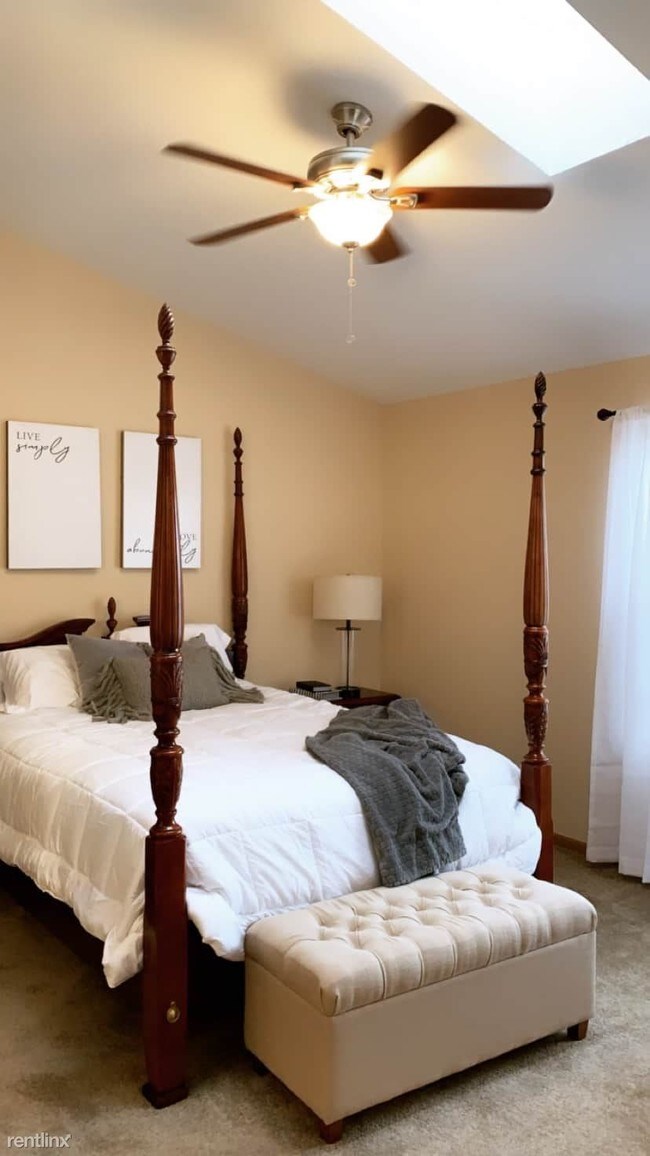 Building Photo - 2 br, 1.5 bath House - 3924 S Chalet Cir