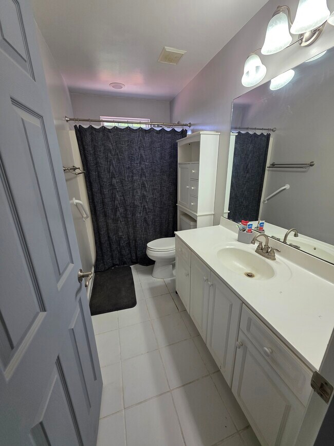 Foto del edificio - 8803 Whaley Cir