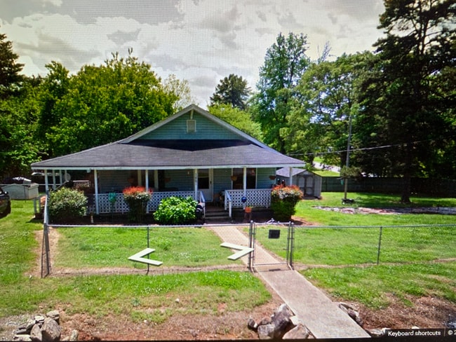 Building Photo - 1461 Westdale Ln