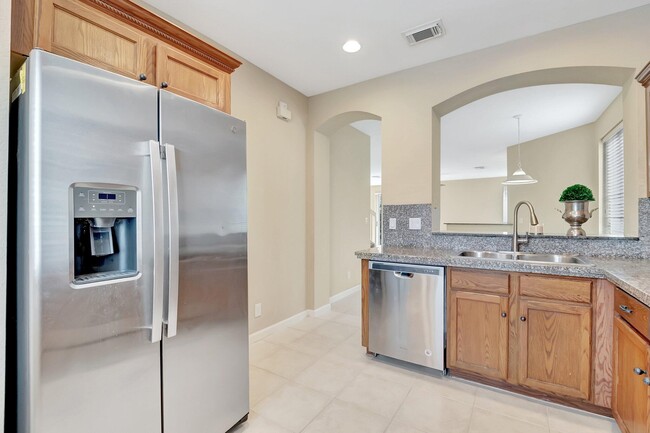Building Photo - 3021 N Evergreen Cir