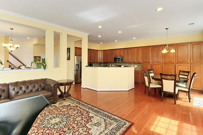 Building Photo - 4715 Manor Dr