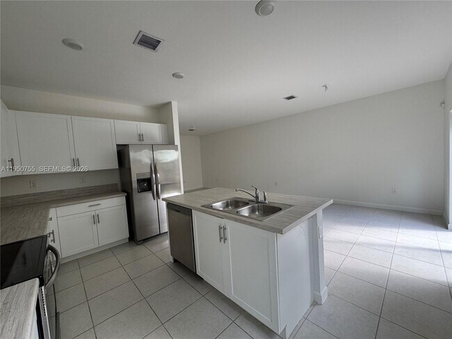 Building Photo - 11920 SW 244 Ln