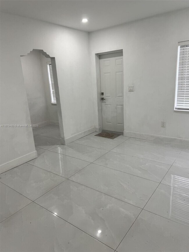 Foto del edificio - 77 SW 30th Ave