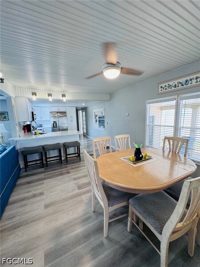Foto del edificio - 11321 Bougainvillea Ln