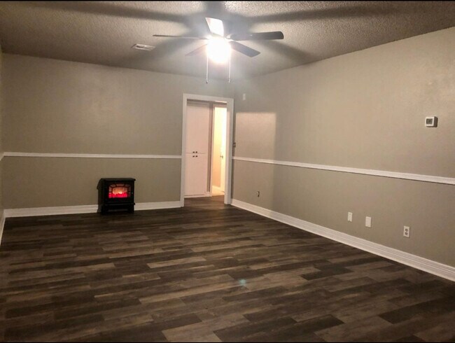 Foto del edificio - 1203 E Pecan St
