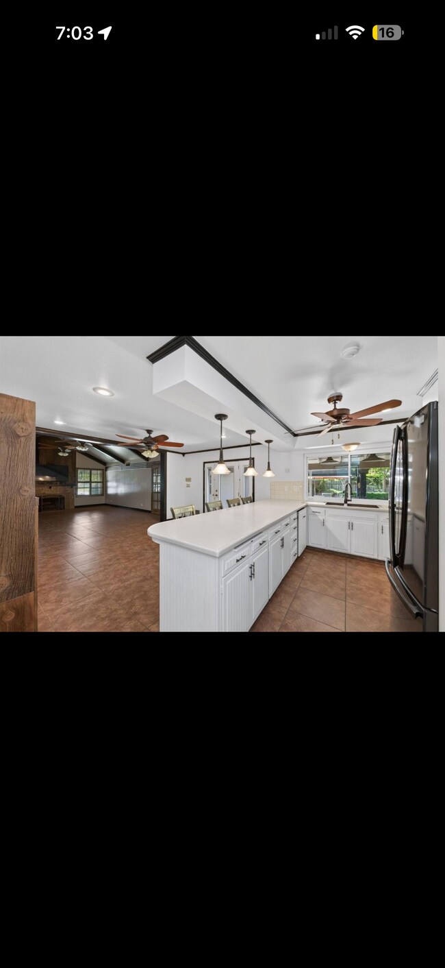 Foto del edificio - 1411 W Sample Ave