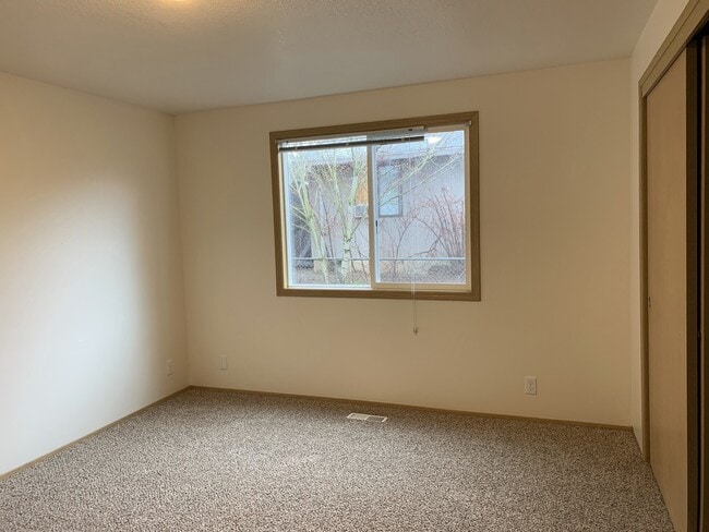 Foto del edificio - Quiet 4 bedroom two bath home in Aloha