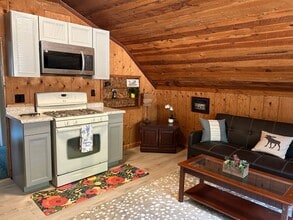 Building Photo - 829 Home Run Rd