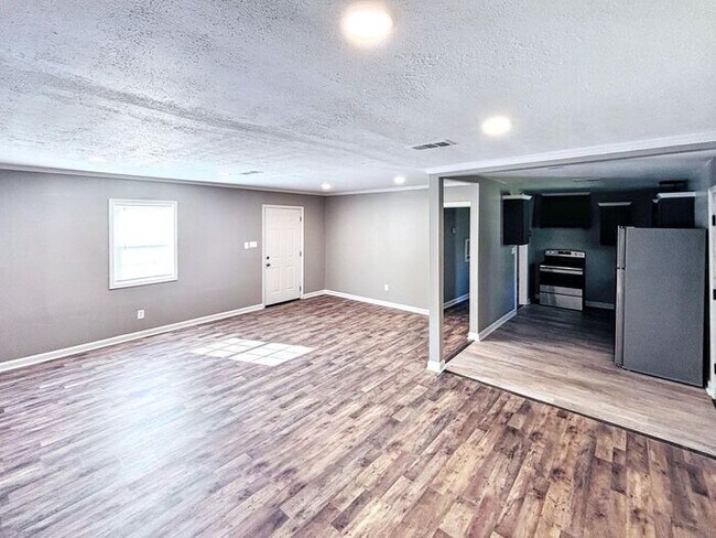 Foto del edificio - 3-Bedroom, 3-Bath Home in a Prime Location...