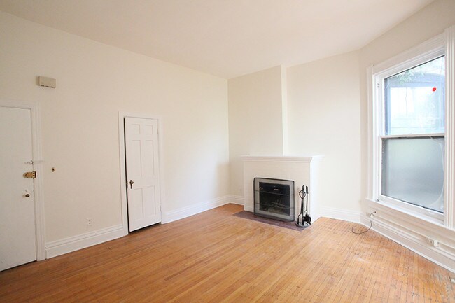 Building Photo - 1830 N Lincoln Park W