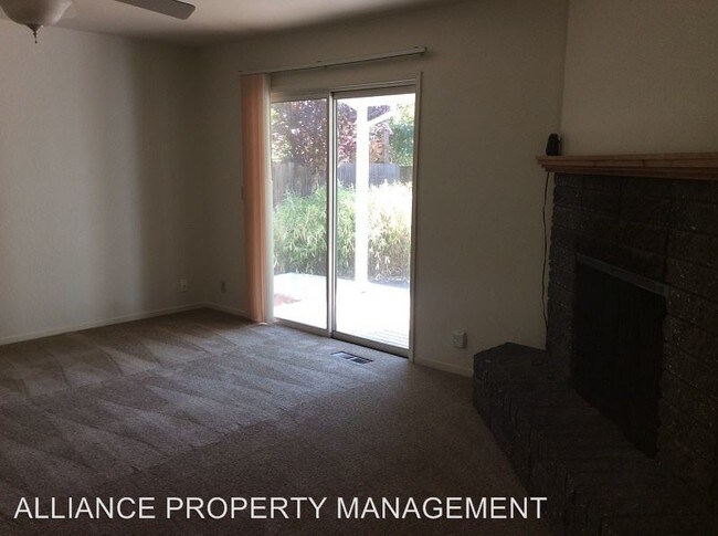 Building Photo - 1422 Escalero Rd