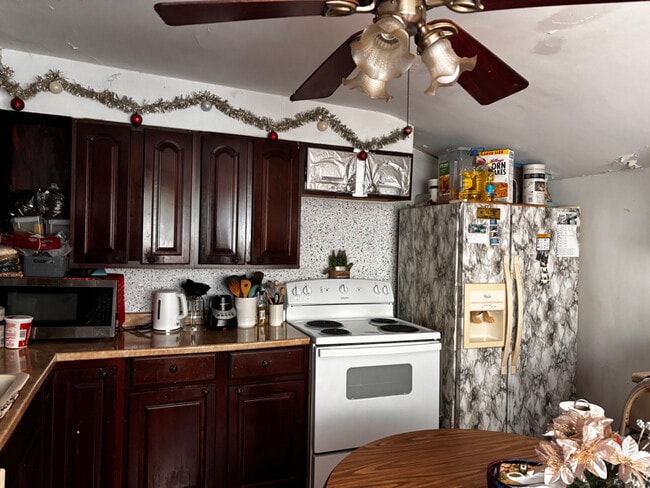 Photo - 1xx S Walnut St Apartment