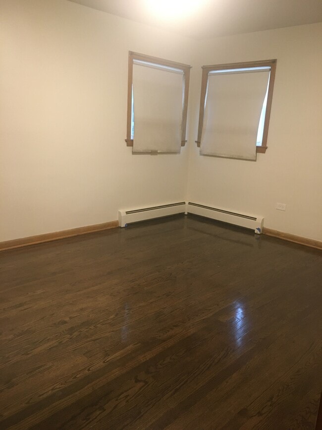 bed 2 - 5755 W Lawrence Ave