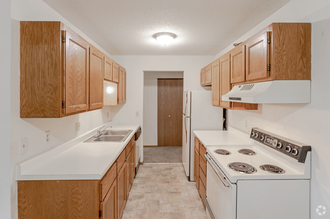 2BR, 1BA - Pine Point Apartments