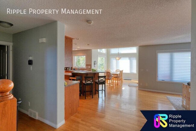 Building Photo - Modern 3 Beds, 2.5 Baths | Available 09/01...