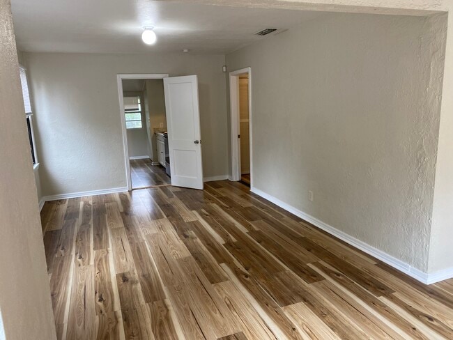 Foto del edificio - 2046 W 17th St