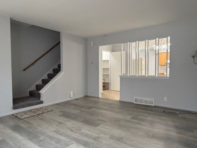 Building Photo - Updated 3 Bedroom - 1.5 Bath Duplex in Lake Geneva
