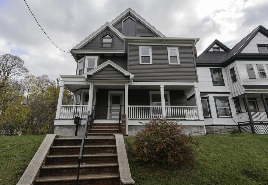 Photo - 2321 South State St-3