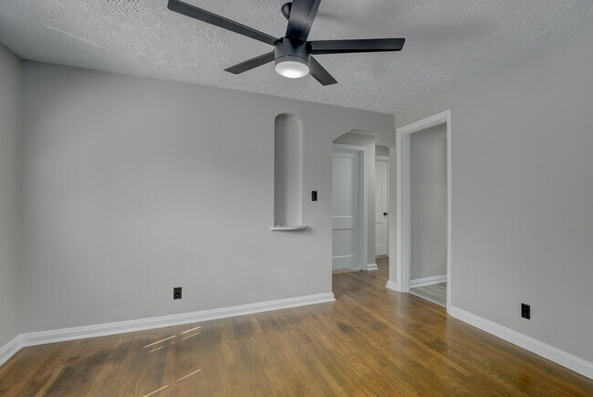 Building Photo - 703 St Joseph Ln