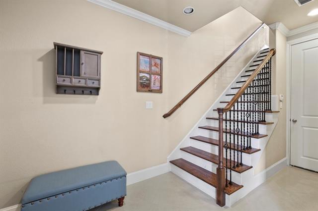 Building Photo - 640 S Pearl Expy