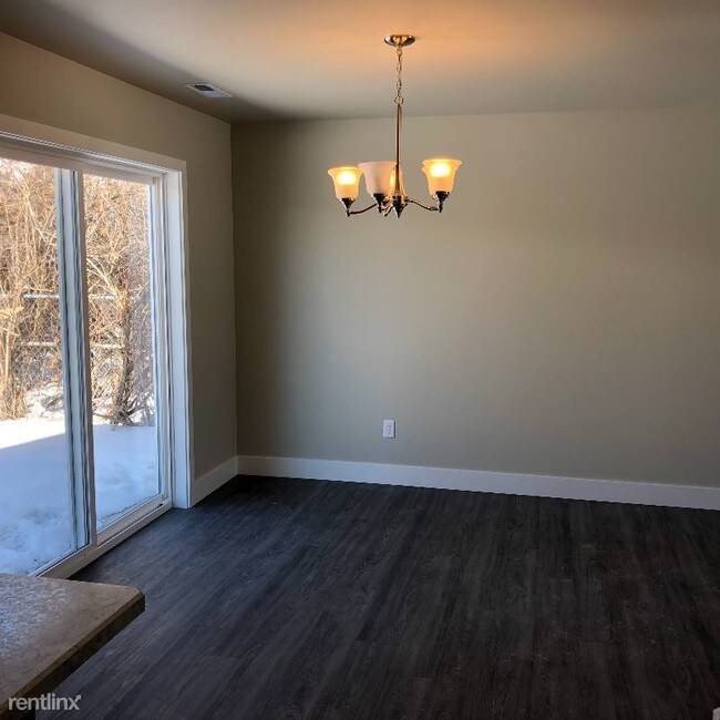 Foto del edificio - 912 Midway Ln