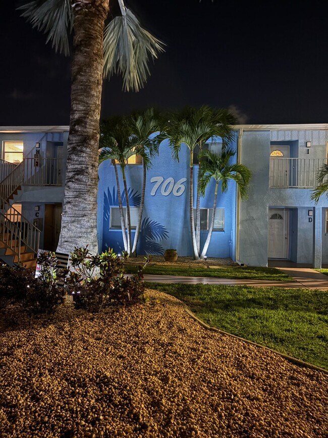 Foto del edificio - 706 SE 13th Ct