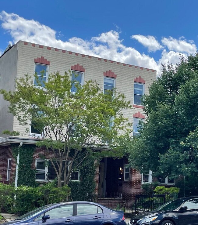 Building Photo - 713 W 33rd St