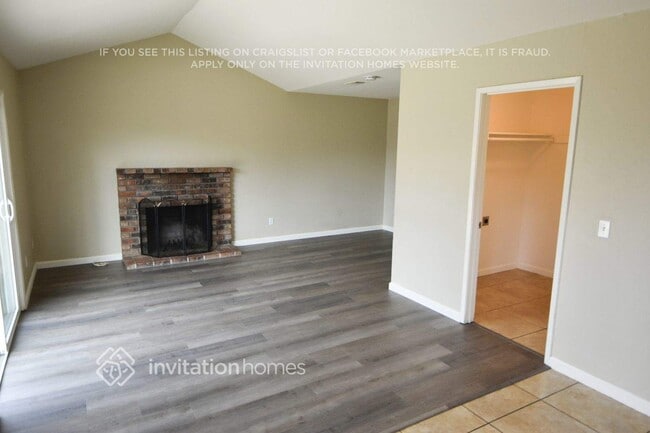 Building Photo - 560 E Wigeon Way