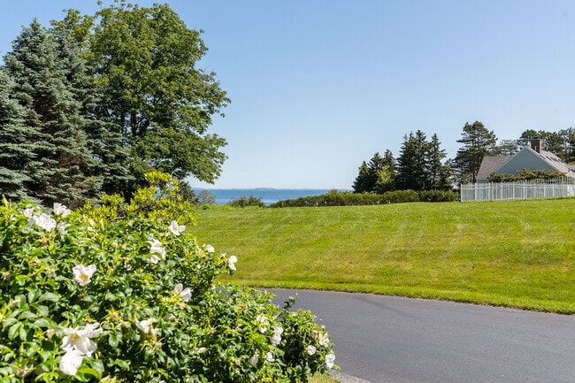 Building Photo - 2 Rugosa Way