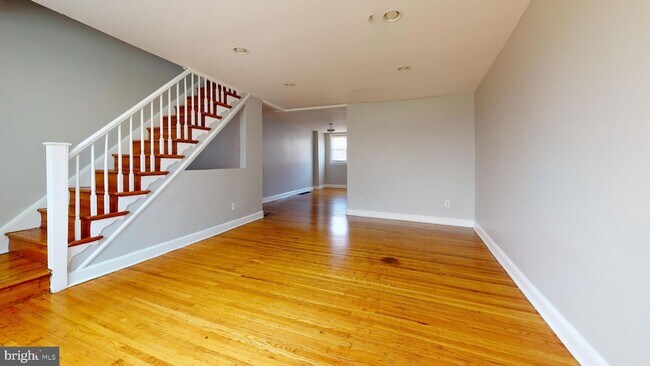 Foto del edificio - 1370 N 75th St