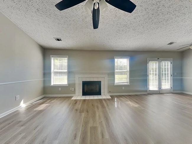 Building Photo - 6863 John Clark Dr