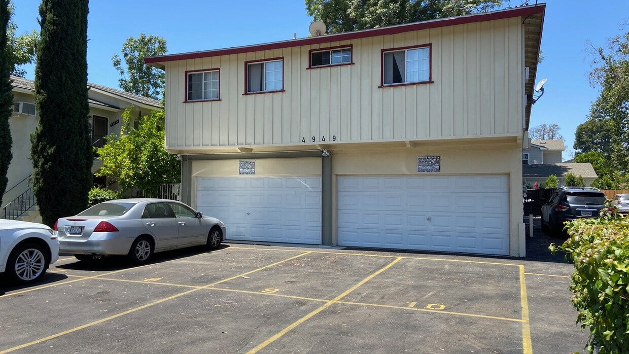 Foto principal - 4949 Coldwater Canyon Ave