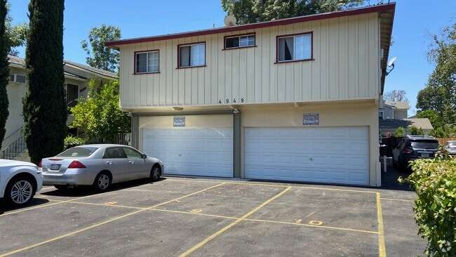 Building Photo - 4949 Coldwater Canyon Ave