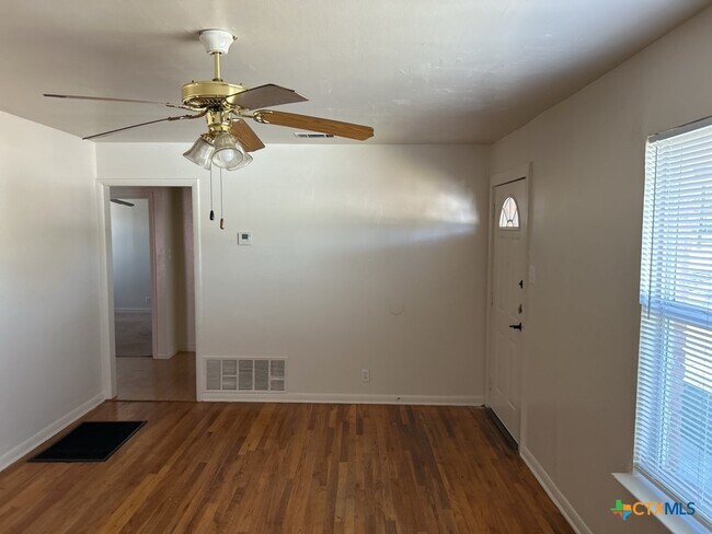 Foto del edificio - 808 Florence Rd