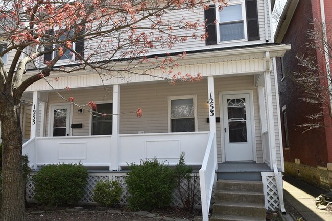 Foto del edificio - 1253 Eastwood Ave