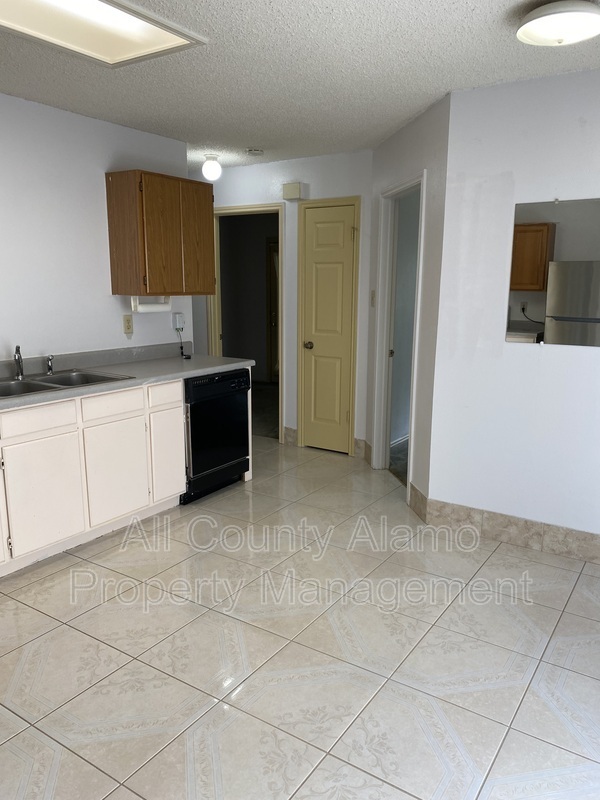 Building Photo - 6846 Celes Meadow Dr