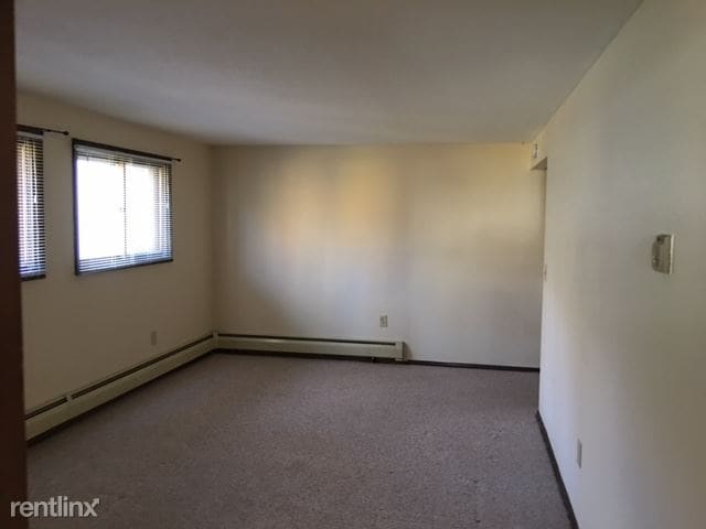 Building Photo - 202 Village Dr